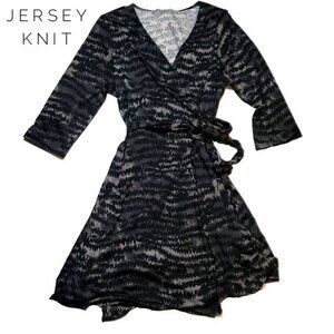 NEW LuLaRoe 3XL Michelle Wrap Dress Black Gray Stripe Zig Zag 3/4 Sleeve Flowy